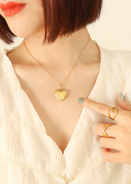French unisex retro temperament niche design flap heart pendant necklace plated 18K gold heart clavicle chain
