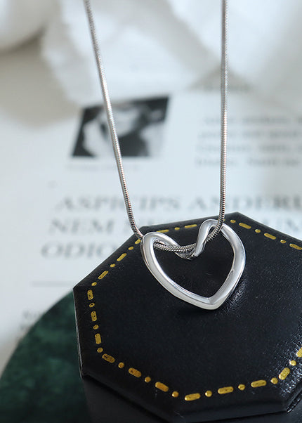 Versatile, trendy, sweetheart, niche, plain circle, love pendant, round snake chain, personalized fashion necklace, girlfriends, titanium steel jewelry