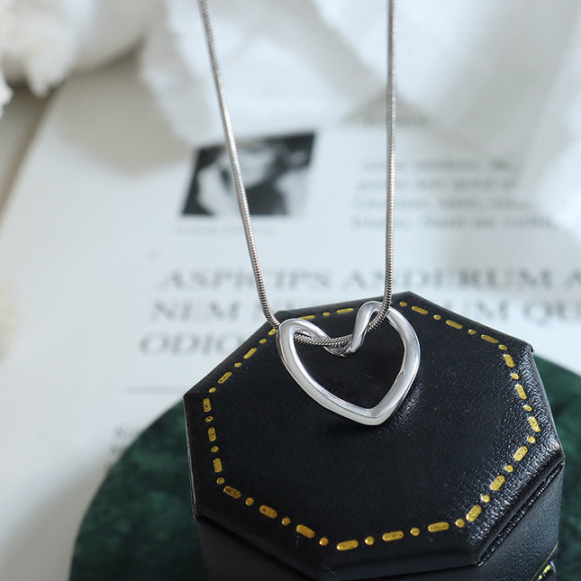 Versatile, trendy, sweetheart, niche, plain circle, love pendant, round snake chain, personalized fashion necklace, girlfriends, titanium steel jewelry