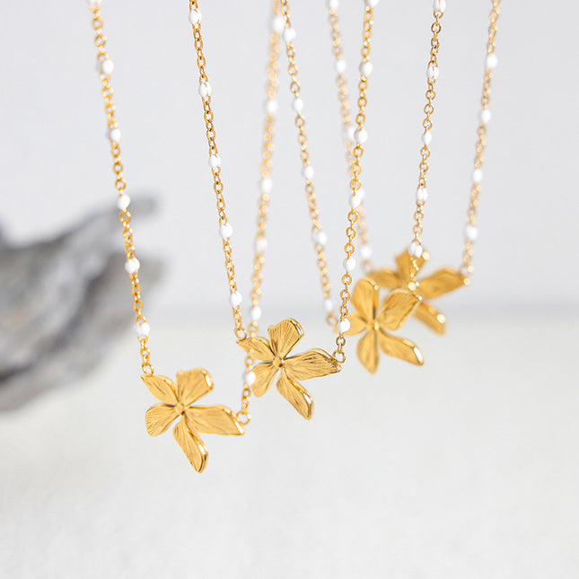 European and American ancient style, simple and niche design, light luxury temperament, new titanium steel flowers, personality dripping oil retro necklace women
