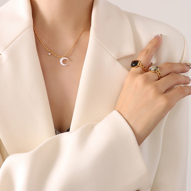 Leda Necklace