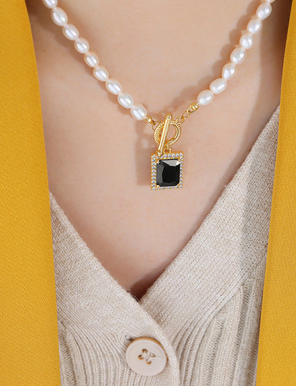 Flota Necklace