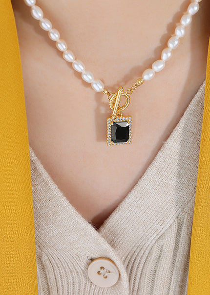 Flota Necklace
