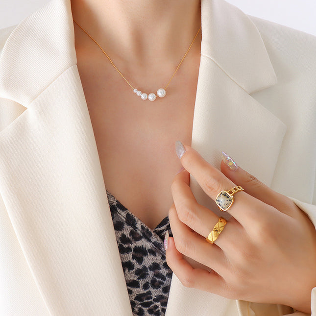 Miri's new Korean version of Dongdaemun imitation pearl necklace women's minimalist fashion personality vertical chain titanium steel plated with 18K gold