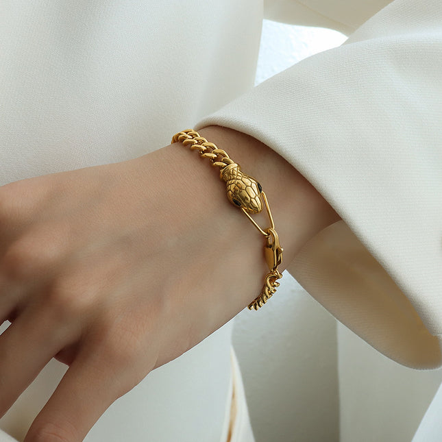 Divina Necklace