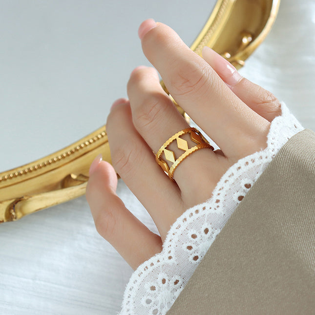 Huggies Ring