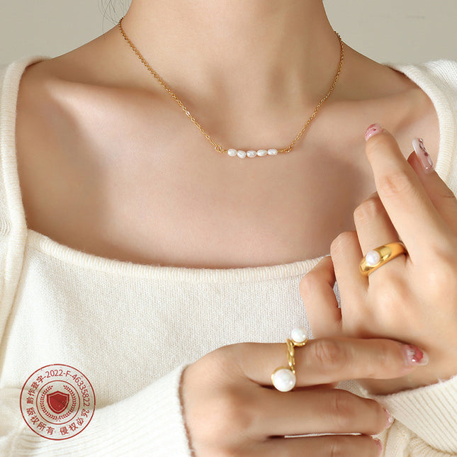 Korean version of simple and fashionable temperament freshwater pearl necklace women's ins cold wind light luxury titanium steel plated 18k gold clavicle chain