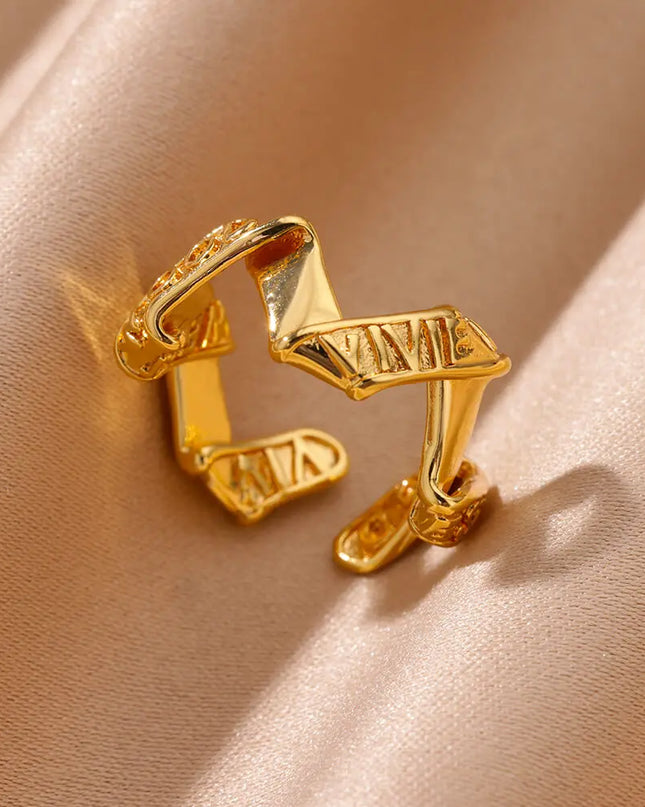 Nadine Ring