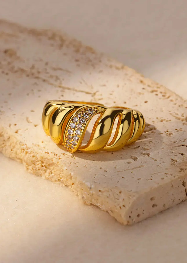 Adela Ring