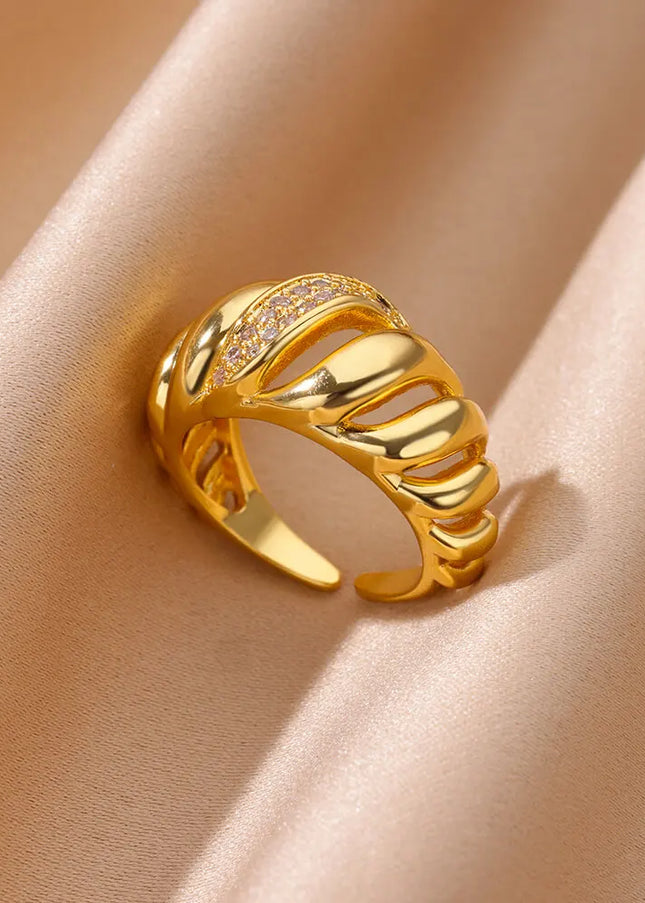 Adela Ring