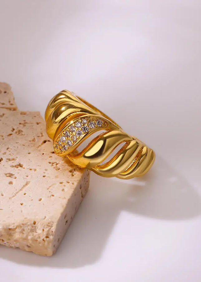 Adela Ring