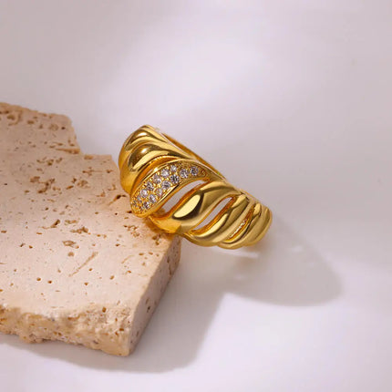 Adela Ring