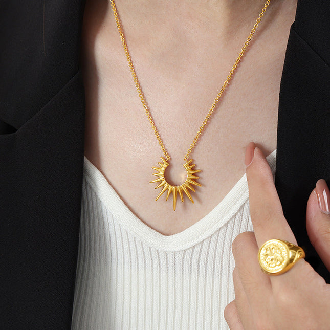 Personality, niche cold wind, unique geometric radiant pendant, fashionable, simple, versatile, titanium steel gold-plated necklace
