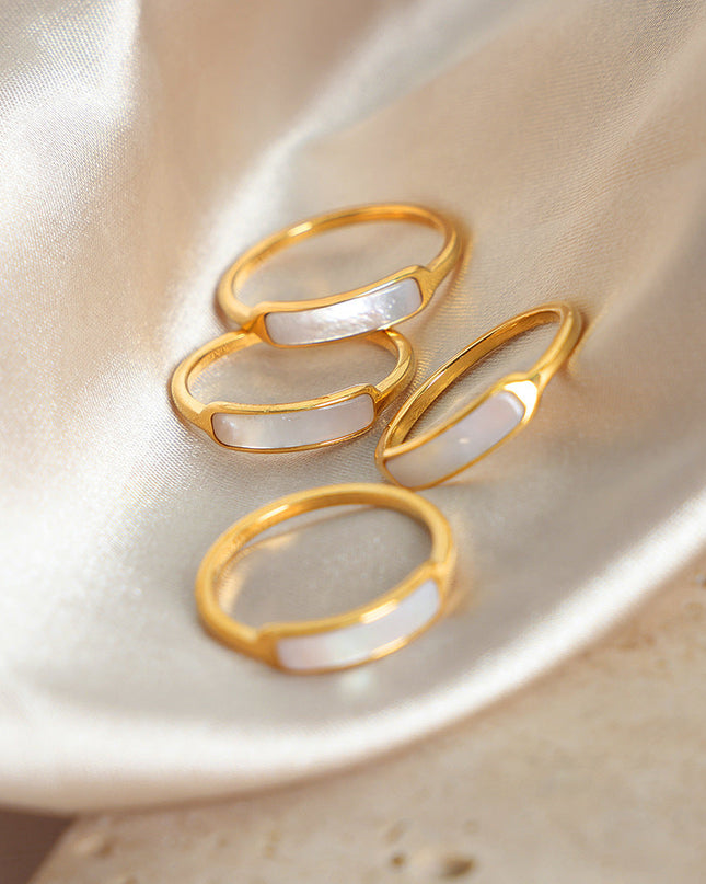 Averse Ring
