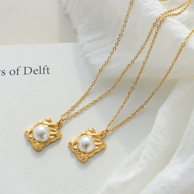 Personality design, niche accessories wholesale French ins style fashion temperament, imitation pearl square brand pendant necklace women