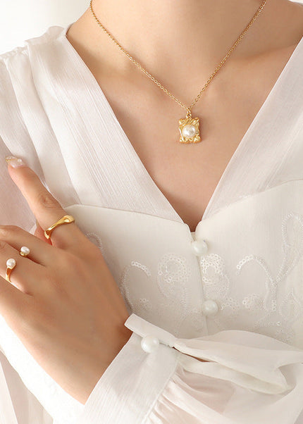 Personality design, niche accessories wholesale French ins style fashion temperament, imitation pearl square brand pendant necklace women
