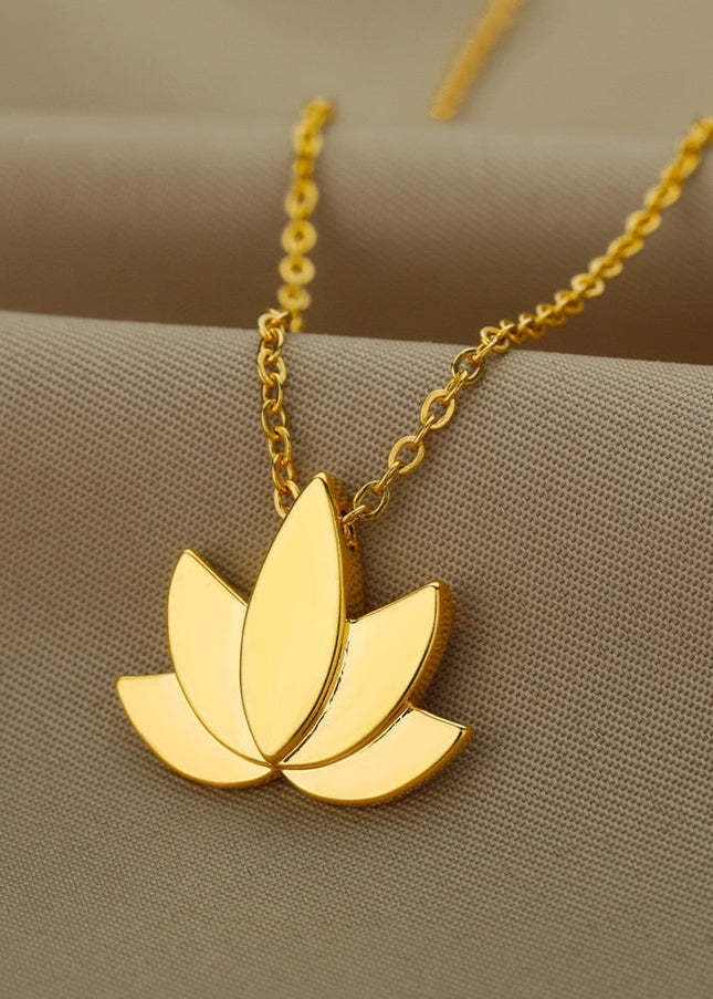 Bonne Pendant Necklace | Gold Silver Leaf Women’s Chain - Gold - Necklaces