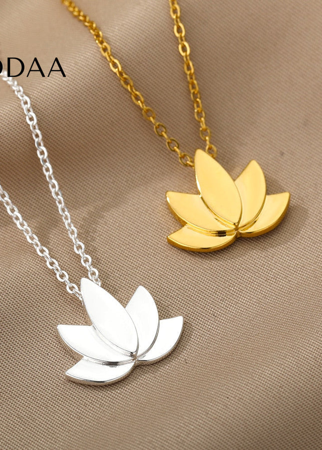 Bonne Pendant Necklace | Gold Silver Leaf Women’s Chain - Silver - Necklaces