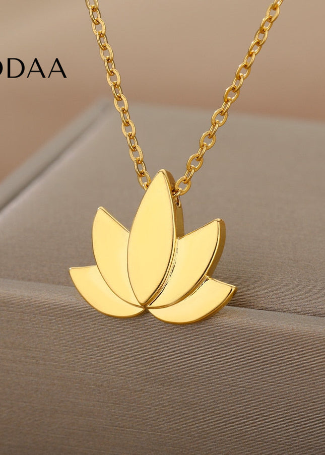 Bonne Pendant Necklace | Gold Silver Leaf Women’s Chain - Necklaces