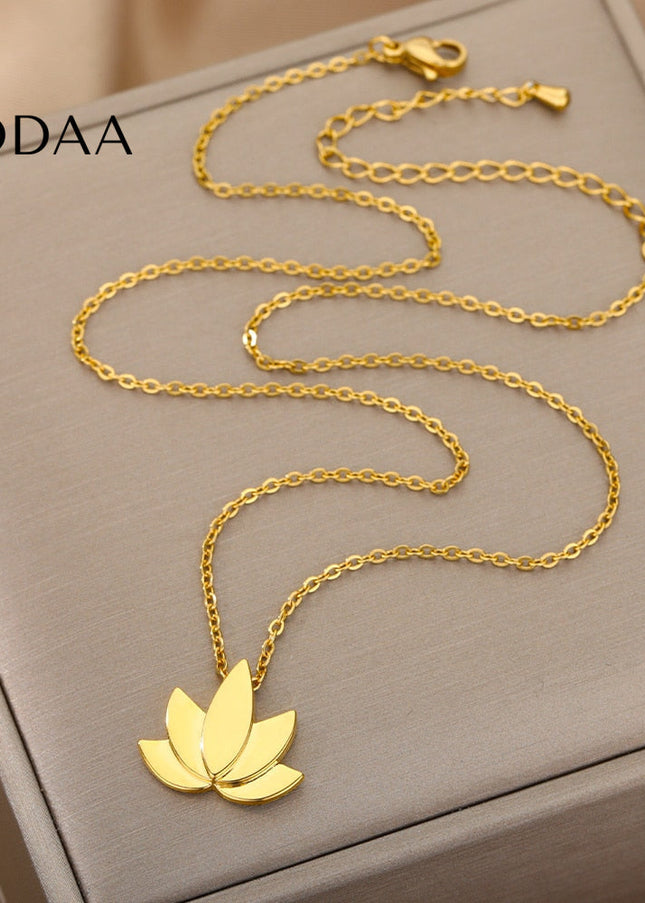 Bonne Pendant Necklace | Gold Silver Leaf Women’s Chain - Necklaces