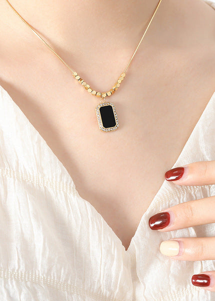 French retro does not fade, temperament light luxury, black square brand diamond pendant, fashionable and delicate geometric small square necklace