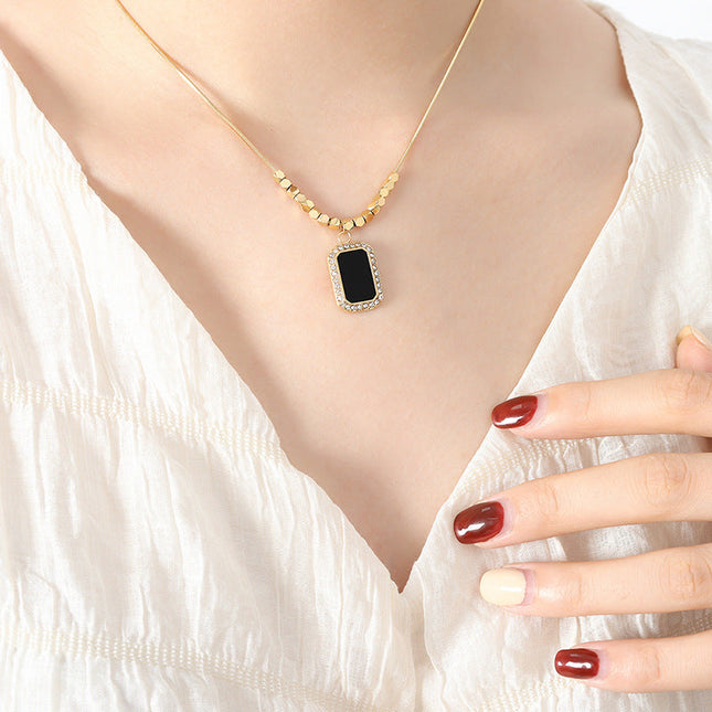 French retro does not fade, temperament light luxury, black square brand diamond pendant, fashionable and delicate geometric small square necklace