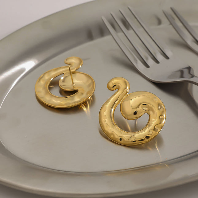 Jieding European and American stainless steel snake stud earrings with a sense of design and niche earrings, light luxury titanium steel jewelry do not fade across the border