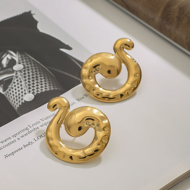 Jieding European and American stainless steel snake stud earrings with a sense of design and niche earrings, light luxury titanium steel jewelry do not fade across the border