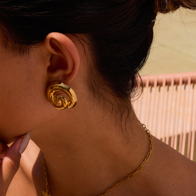 Jieding European and American hot-selling titanium steel earrings do not fade, light luxury, high-end stainless steel earrings, design sense of niche jewelry