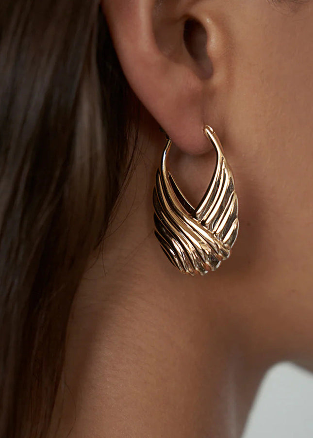 Jieding European and American stainless steel thread satchel earrings are niche design sense creative earrings personalized fashion earrings