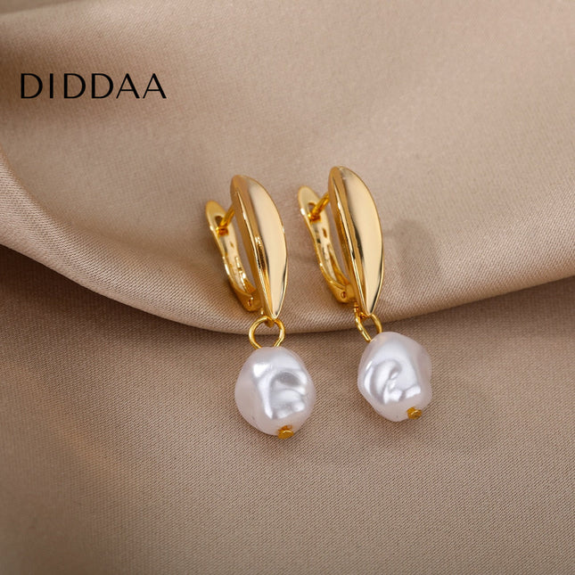 Detente Earrings | Gold Pearl Luxury Drop Earrings - Gold - Earrings