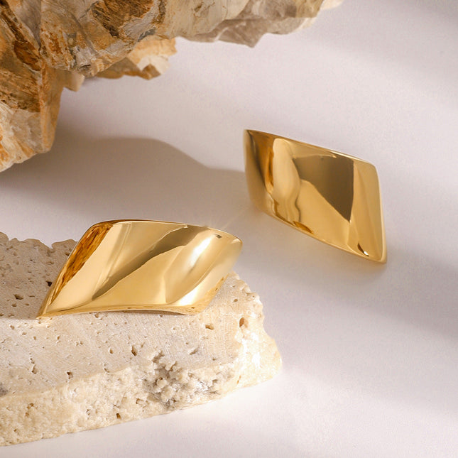 Jieding European and American stainless steel plated 18k gold geometric stud earrings are versatile, simple commuter earrings, foreign trade temperament earrings, women