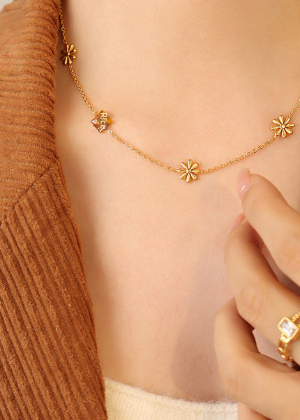 Fairy temperament, floral fresh design, daisy titanium steel gold-plated necklace does not fade, the same jewelry of Internet celebrity bloggers