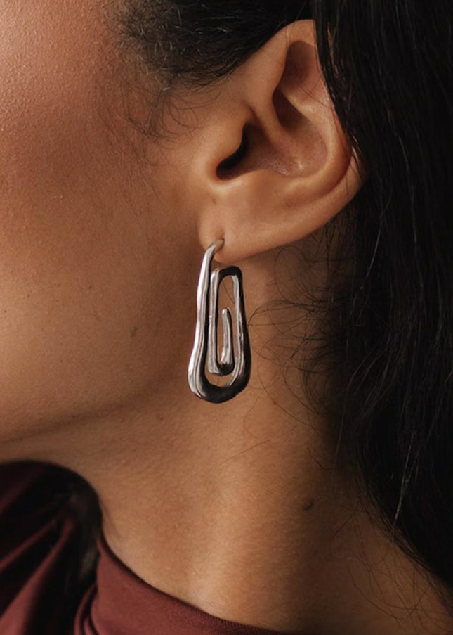 Jieding European and American stainless steel spiral earrings, women's light luxury, high-end earrings, design sense, niche earrings, titanium steel jewelry