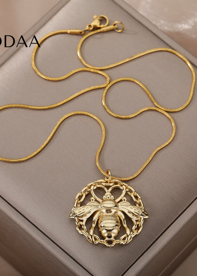 Hive Pendant Necklace | Gold Large Insect Chain - Gold - Necklaces
