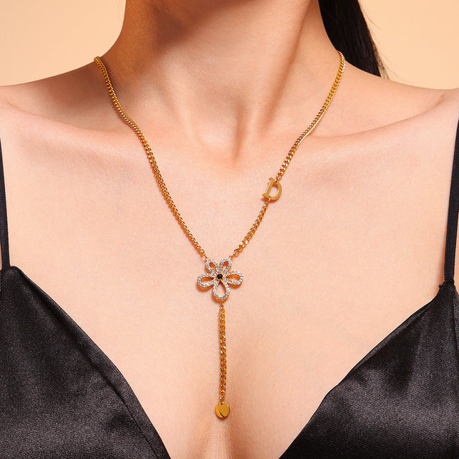 Holly Necklace