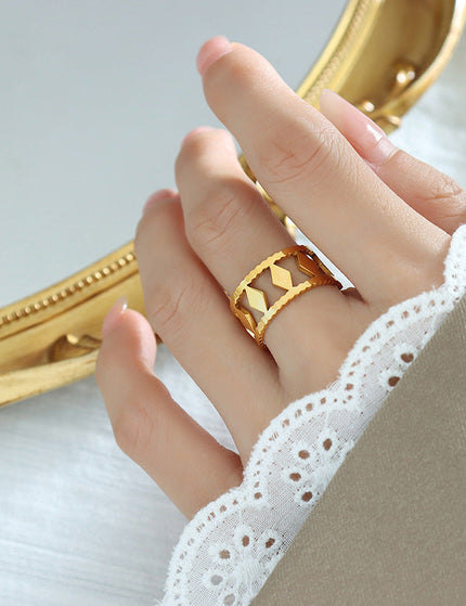 Huggies Ring