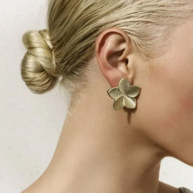 18k gold stainless steel gold flower earrings female imitation Shijia white pearl earrings with petal texture titanium steel ring