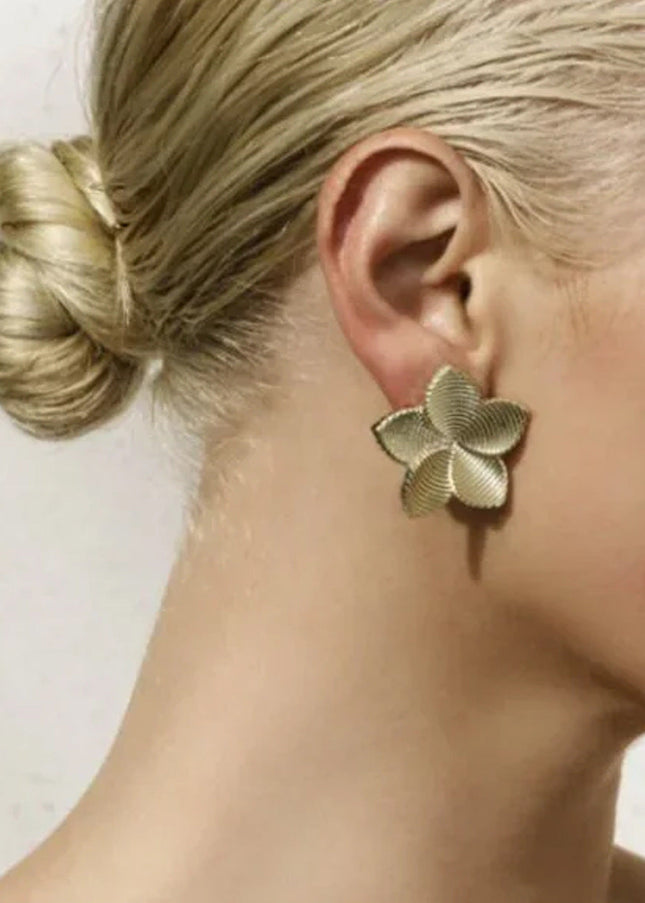 18k gold stainless steel gold flower earrings female imitation Shijia white pearl earrings with petal texture titanium steel ring