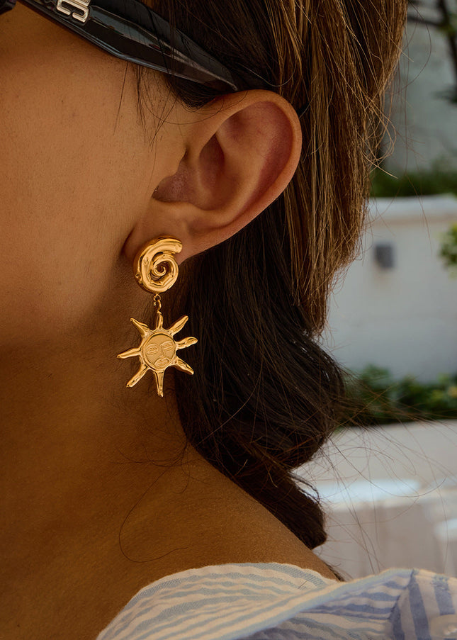 Jieding European and American stainless steel earrings, light luxury, high-end earrings, design sense, niche earrings, titanium steel jewelry, cross-border