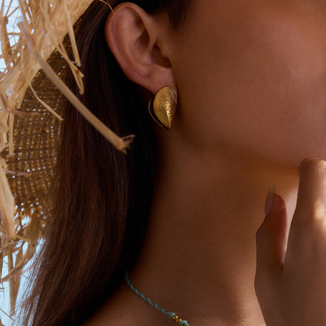 Jieding European and American stainless steel holiday earrings, light luxury, high-end earrings, niche design, studs, titanium steel jewelry, cross-border