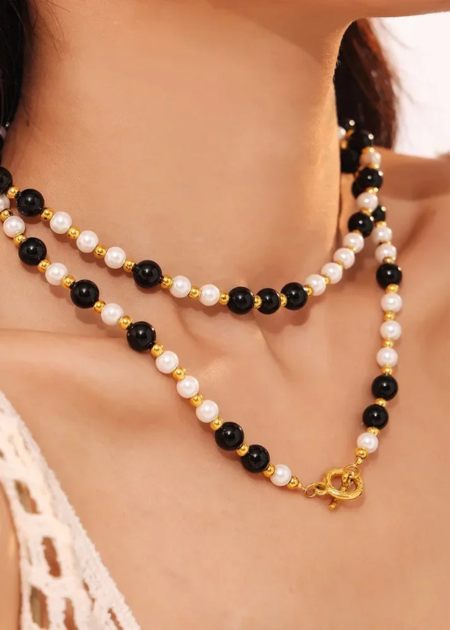 Cross-border light luxury style: black agate, white shell, beaded necklace, clavicle chain, fashionable and versatile temperament, titanium steel OT buckle necklace
