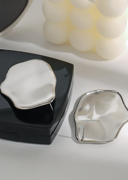 Jieding European and American exaggerated titanium steel stud earrings, light luxury, high-end earrings, stainless steel jewelry, cross-border earrings