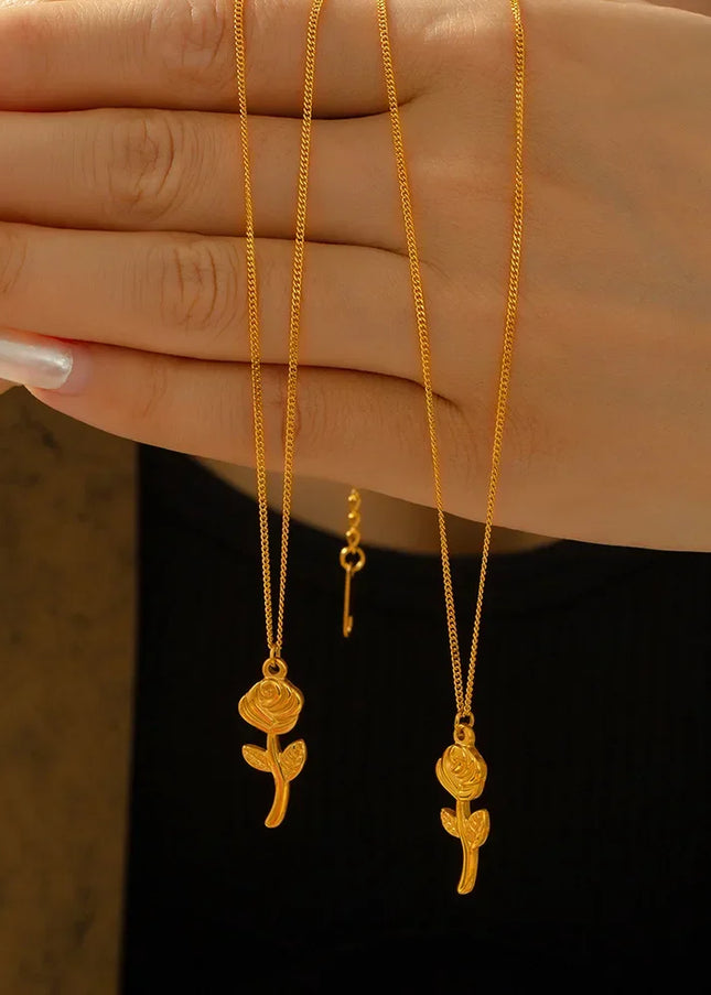 European and American personality fashion, simple niche sweet jewelry, geometric three-dimensional rose pendant, titanium steel gold-plated necklace