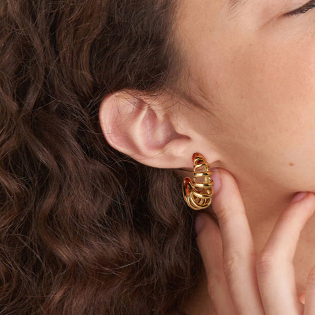 Jieding Europe and America 18k hollow titanium steel earrings light luxury high-end earrings do not fade ear jewelry stainless steel cross-border