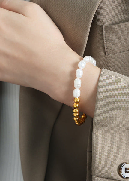 The new light luxury and versatile high-end natural freshwater pearl hand-beaded titanium steel gold-plated bracelet jewelry of the Queen Mother of the West