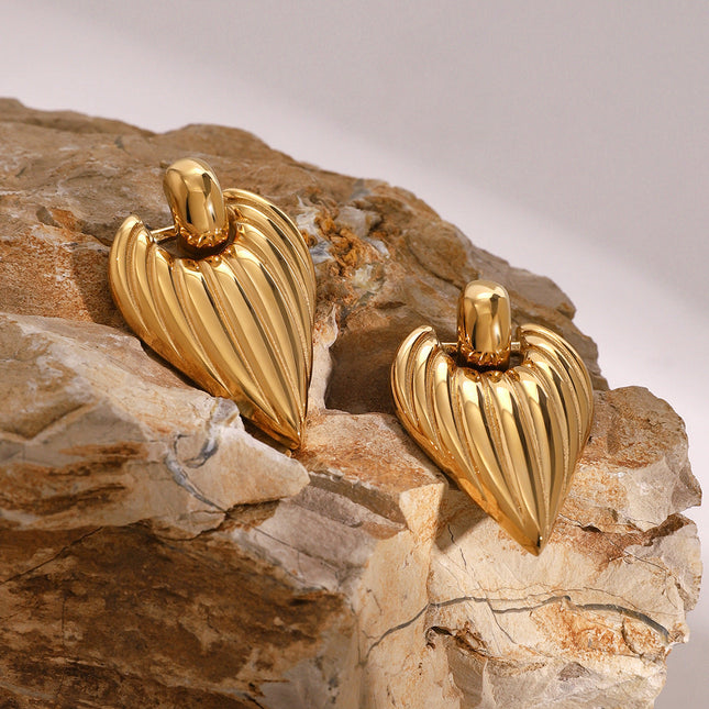 Jieding European and American stainless steel love earrings high-end ins stud earrings 18k gold-plated earrings titanium steel jewelry cross-border