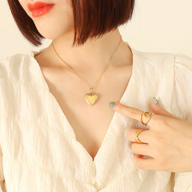 French unisex retro temperament niche design flap heart pendant necklace plated 18K gold heart clavicle chain