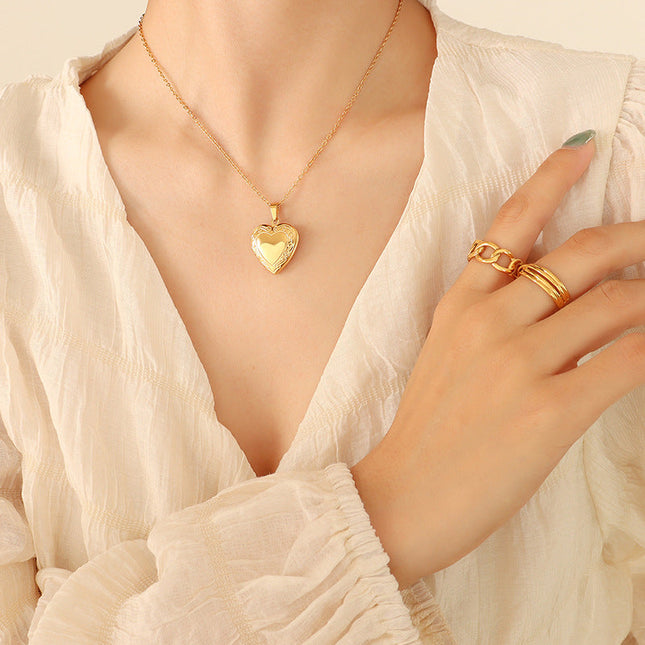 French unisex retro temperament niche design flap heart pendant necklace plated 18K gold heart clavicle chain