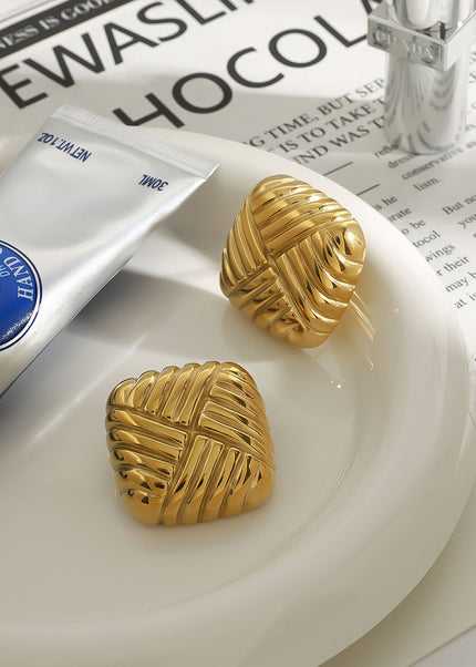 Jieding European and American gold titanium steel stud earrings do not fade earrings, women's light luxury, high-end earrings, stainless steel jewelry cross-border